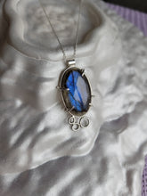 Load image into Gallery viewer, Bubbly Blue Labradorite Claw-Prong Pendant
